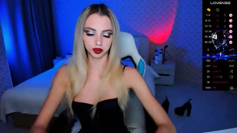 Snapshot of em_luna chatting on 09-17-25, 08:05 Emilia online show from 09-17-25, 08:05