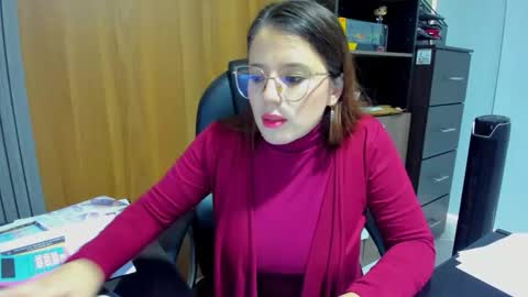 Snapshot of ema_04 chatting on 12-20-25, 08:49 Estefany Martinez Acua INSTAGRAM ema 04oficial online show from 12-20-25, 08:49