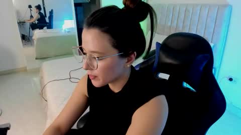 Snapshot of ema_04 chatting on 04-11-26, 01:54 Estefany Martinez Acua INSTAGRAM ema 04oficial online show from 04-11-26, 01:54