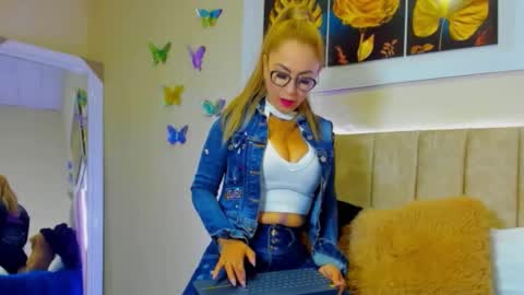 Snapshot of ema_garciaa chatting on 09-13-25, 10:59 ema garcia online show from 09-13-25, 10:59