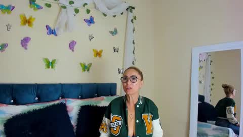 Snapshot of ema_garciaa chatting on 09-20-25, 07:37 ema garcia online show from 09-20-25, 07:37