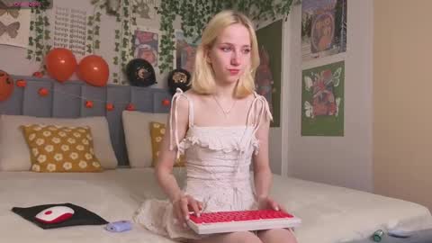 Snapshot of emacalim_ chatting on 10-26-25, 12:44 Emma online show from 10-26-25, 12:44