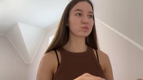 Snapshot of emberfamn chatting on 11-05-25, 11:10 Alina online show from 11-05-25, 11:10