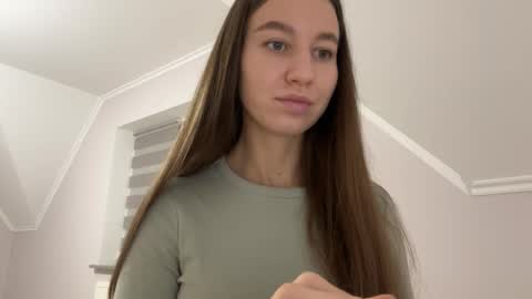 Snapshot of emberfamn chatting on 11-08-25, 03:12 Alina online show from 11-08-25, 03:12