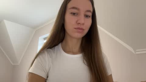 Snapshot of emberfamn chatting on 11-09-25, 12:25 Alina online show from 11-09-25, 12:25