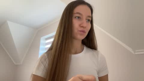 Snapshot of emberfamn chatting on 11-13-25, 01:21 Alina online show from 11-13-25, 01:21