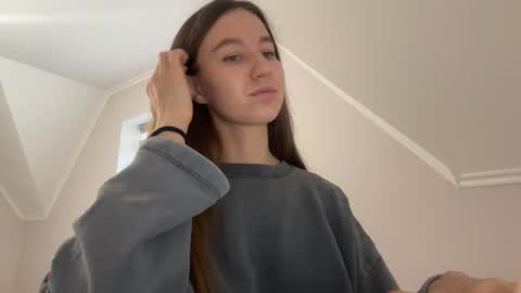 Snapshot of emberfamn chatting on 11-27-25, 11:45 Alina online show from 11-27-25, 11:45