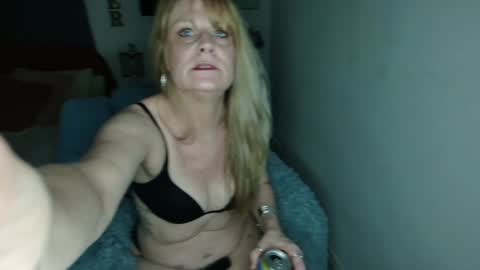 Snapshot of emberpheonixxx chatting on 12-02-24, 02:09 Ember Pheonixxx online show from 12-02-24, 02:09