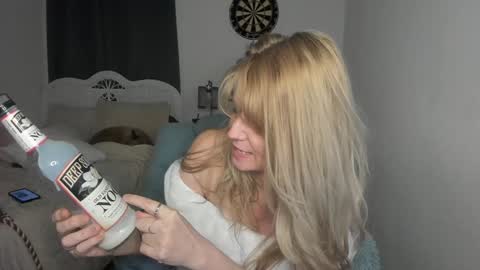 Snapshot of emberpheonixxx chatting on 12-12-24, 05:42 Ember Pheonixxx online show from 12-12-24, 05:42