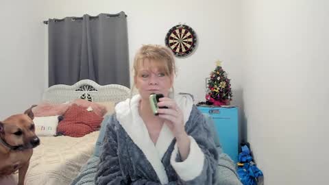 Snapshot of emberpheonixxx chatting on 12-19-24, 03:18 Ember Pheonixxx online show from 12-19-24, 03:18