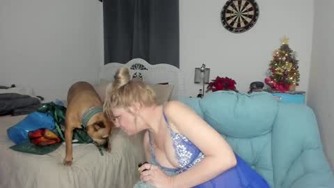 Snapshot of emberpheonixxx chatting on 12-23-24, 03:40 Ember Pheonixxx online show from 12-23-24, 03:40