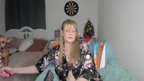Snapshot of emberpheonixxx chatting on 12-30-24, 04:31 Ember Pheonixxx online show from 12-30-24, 04:31