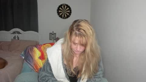 Snapshot of emberpheonixxx chatting on 01-06-25, 03:31 Ember Pheonixxx online show from 01-06-25, 03:31