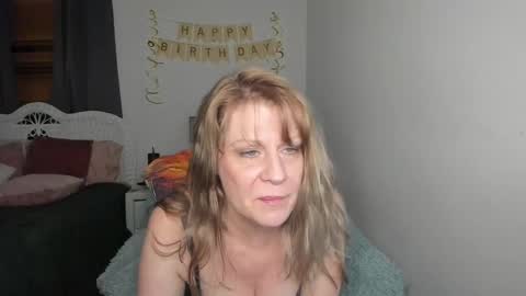 Snapshot of emberpheonixxx chatting on 02-25-25, 06:36 Ember Pheonixxx online show from 02-25-25, 06:36