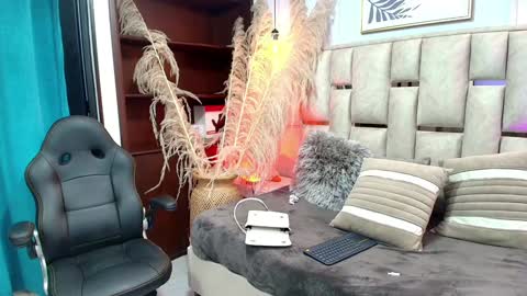 Snapshot of emelie_ch_ chatting on 01-20-25, 09:53 Emily online show from 01-20-25, 09:53