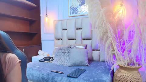 Snapshot of emelie_ch_ chatting on 01-23-25, 12:04 Emily online show from 01-23-25, 12:04