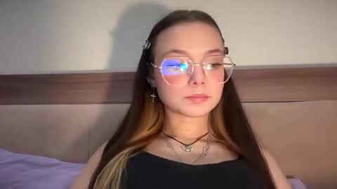 Emelly online show from 11-19-25, 04:23