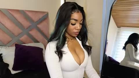 anyelii  online show from 03-10-25, 04:57