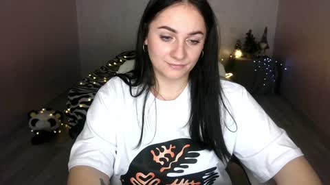 Snapshot of emelyblum chatting on 01-25-25, 02:37 Emely online show from 01-25-25, 02:37