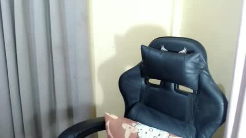 Snapshot of emelyn_fuckdoll chatting on 10-17-25, 04:53 Scarlett online show from 10-17-25, 04:53