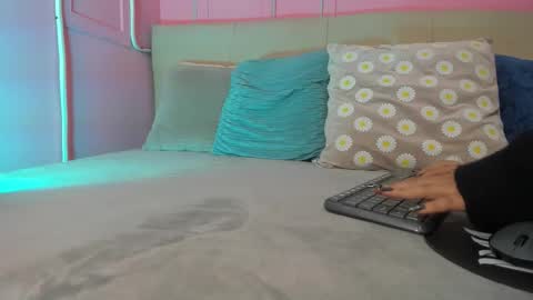 Emy online show from 09-19-25, 01:34