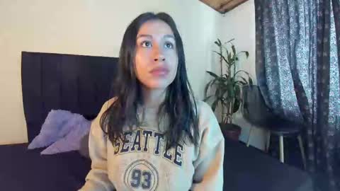 Emilia Gomez online show from 03-11-25, 09:26