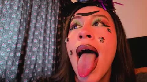 Emilia Gomez online show from 10-25-25, 08:14