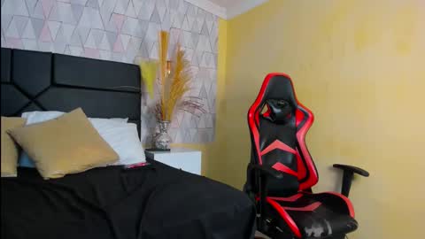 Snapshot of emiilymoss chatting on 02-18-26, 07:32 Emy online show from 02-18-26, 07:32