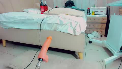 EmillySaenz online show from 02-23-25, 04:35