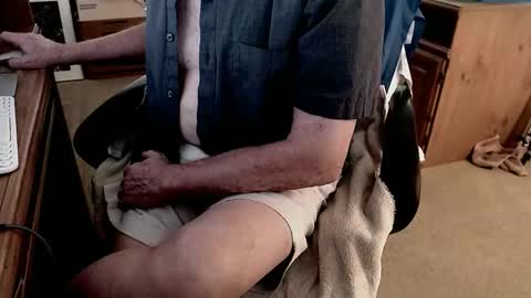 Snapshot of emil_karpo chatting on 10-28-25, 06:21 Terrance1st online show from 10-28-25, 06:21