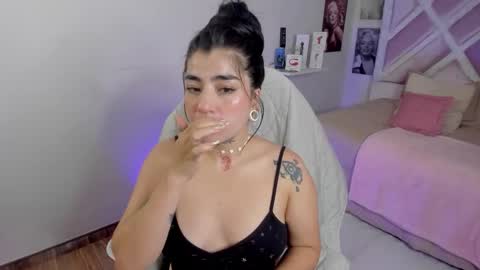 emilayton_ online show from 09-11-25, 07:14