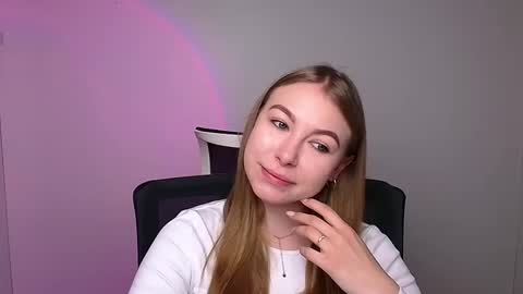 Emilia online show from 02-04-25, 06:14