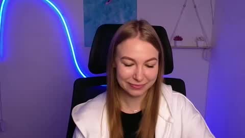 Emilia online show from 10-20-25, 05:30