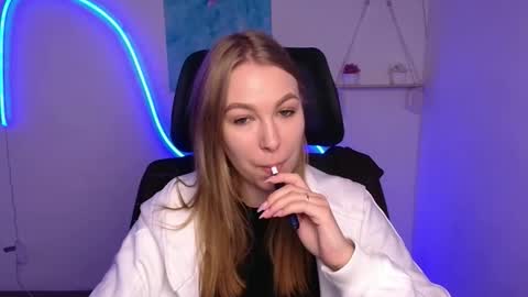 Emilia online show from 11-12-25, 06:36