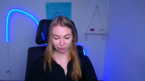 Snapshot of emilia_ilia chatting on 02-05-26, 12:54 Emilia online show from 02-05-26, 12:54