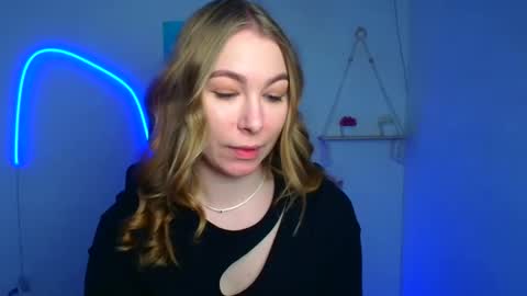 Snapshot of emilia_ilia chatting on 02-14-26, 06:43 Emilia online show from 02-14-26, 06:43