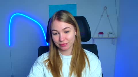 Snapshot of emilia_ilia chatting on 02-16-26, 12:23 Emilia online show from 02-16-26, 12:23