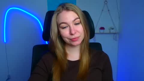 Snapshot of emilia_ilia chatting on 02-17-26, 12:34 Emilia online show from 02-17-26, 12:34