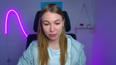 Snapshot of emilia_ilia chatting on 02-23-26, 12:24 Emilia online show from 02-23-26, 12:24