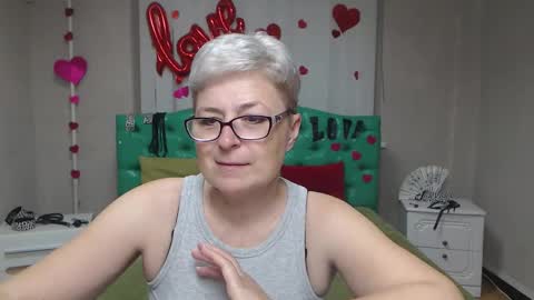 Snapshot of emiliagree chatting on 10-19-25, 05:08 EmiliaGree online show from 10-19-25, 05:08