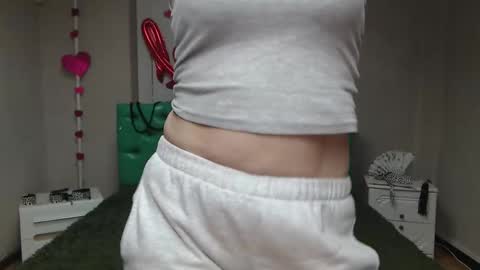 Snapshot of emiliagree chatting on 11-16-25, 06:13 EmiliaGree online show from 11-16-25, 06:13