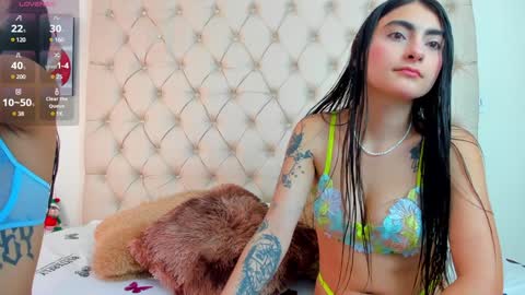 Snapshot of emilieandblake chatting on 12-28-24, 12:45 emilieandblake online show from 12-28-24, 12:45