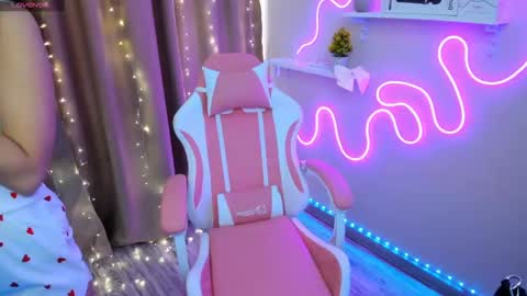 Snapshot of emiliyaqueen chatting on 03-12-25, 02:41 Emiliya online show from 03-12-25, 02:41