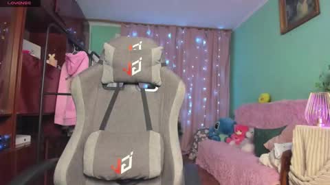 Snapshot of emiliyaqueen chatting on 11-25-25, 02:11 Emiliya online show from 11-25-25, 02:11