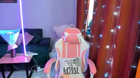 Emiliya online show from 01-10-26, 04:47