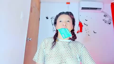 Snapshot of emilly_coper18 chatting on 01-18-26, 02:32 emily online show from 01-18-26, 02:32