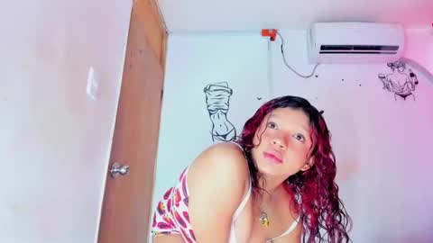 Snapshot of emilly_coper18 chatting on 02-20-26, 02:17 emily online show from 02-20-26, 02:17