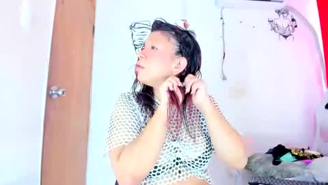 Snapshot of emilly_coper18 chatting on 03-06-26, 02:02 emily online show from 03-06-26, 02:02