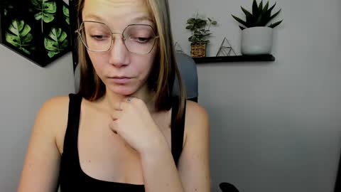 Emilly online show from 12-06-24, 11:44