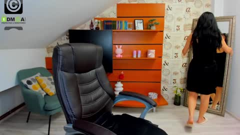 EmillyTaylor online show from 12-19-24, 07:51